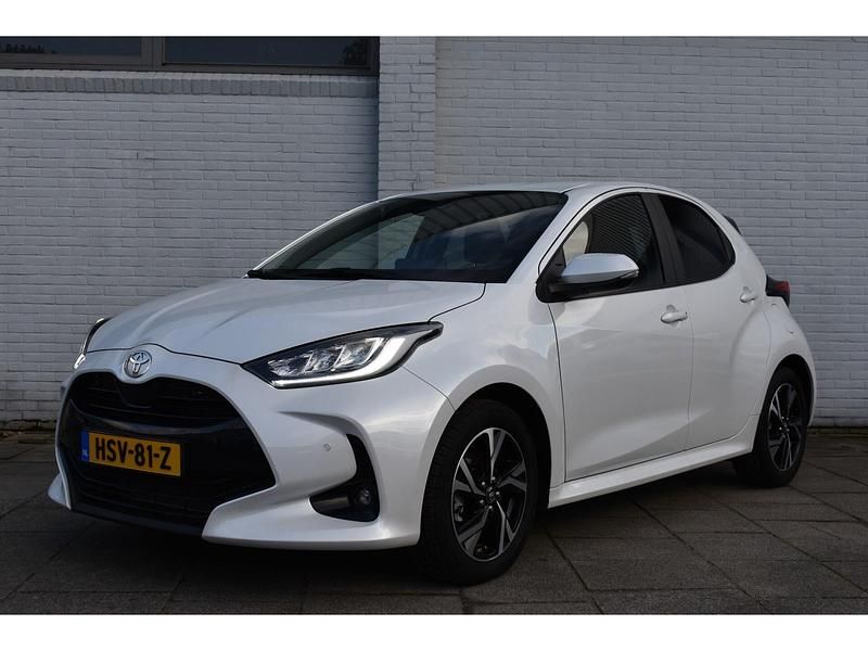 Wit Gebruikt 2024 Toyota Yaris Edition Hatchback | € 26.999 (Goede deal) - Afbeelding 1/4