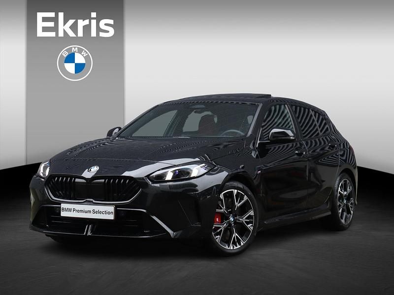 Zwart Gebruikt 2025 BMW 120 M Sport Hatchback | € 39.900 (Iets duurder) - Afbeelding 1/4