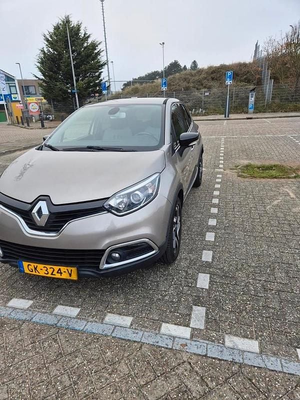 Gebruikt 2015 Renault Captur SUV | € 8.750 (Eerlijke prijs) - Afbeelding 1/4