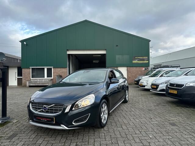 Grijs Gebruikt 2011 Volvo V60 Drive Kinetic Stationwagen | € 5.450 - Afbeelding 1/4