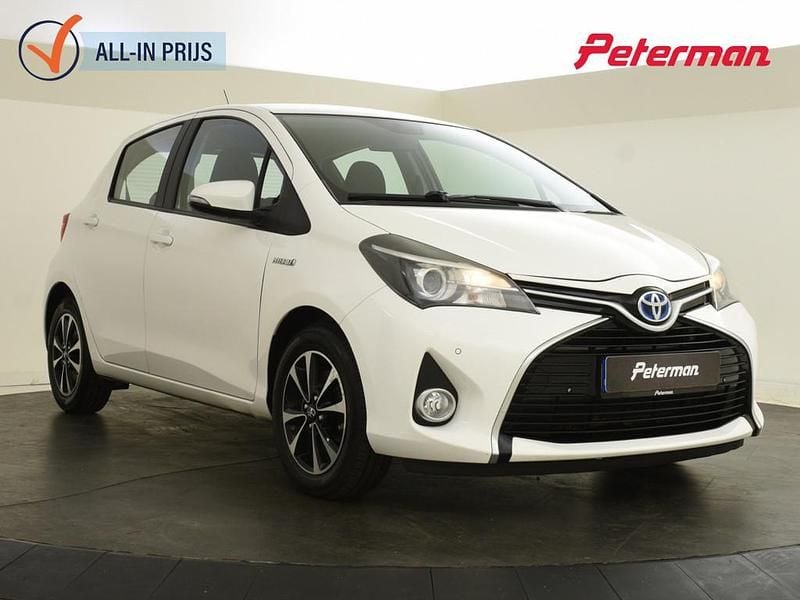 Wit Occasion 2017 Toyota Yaris Hybrid Trend Hatchback | € 12.999 (Goede deal) - Afbeelding 1/4