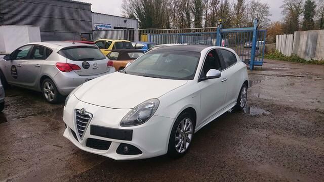 Wit Gebruikt 2013 Alfa Romeo Giulietta Hatchback | € 8.500 (Iets duurder) - Afbeelding 1/4