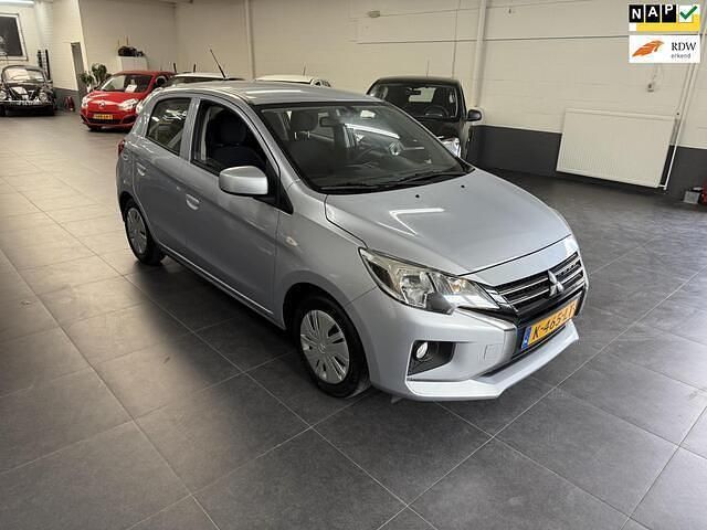 Grijs, metallic lak Gebruikt 2021 Mitsubishi Space Star Hatchback | € 8.750 (Iets duurder) - Afbeelding 1/4
