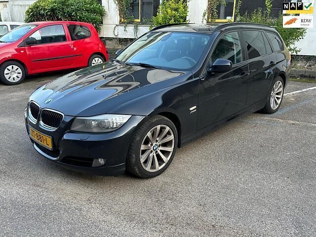 Zwart Occasion 2012 BMW 320 Stationwagen | € 5.499 (Super prijs) - Afbeelding 1/4
