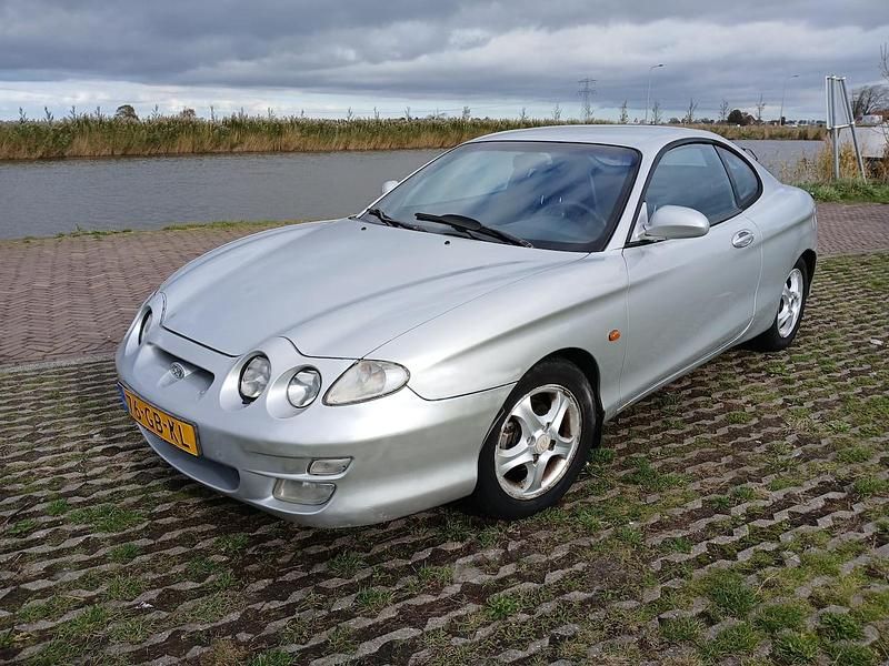 Zilver Gebruikt 2000 Hyundai Coupé Coupé | € 1.346 - Afbeelding 1/4
