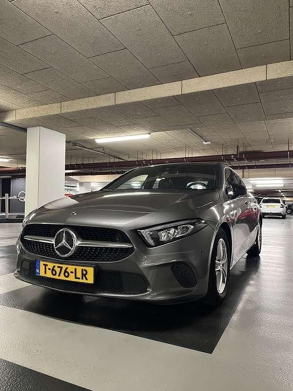 Grijs Gebruikt 2019 Mercedes 200 Advanced Coupé | € 19.900 - Afbeelding 1/4