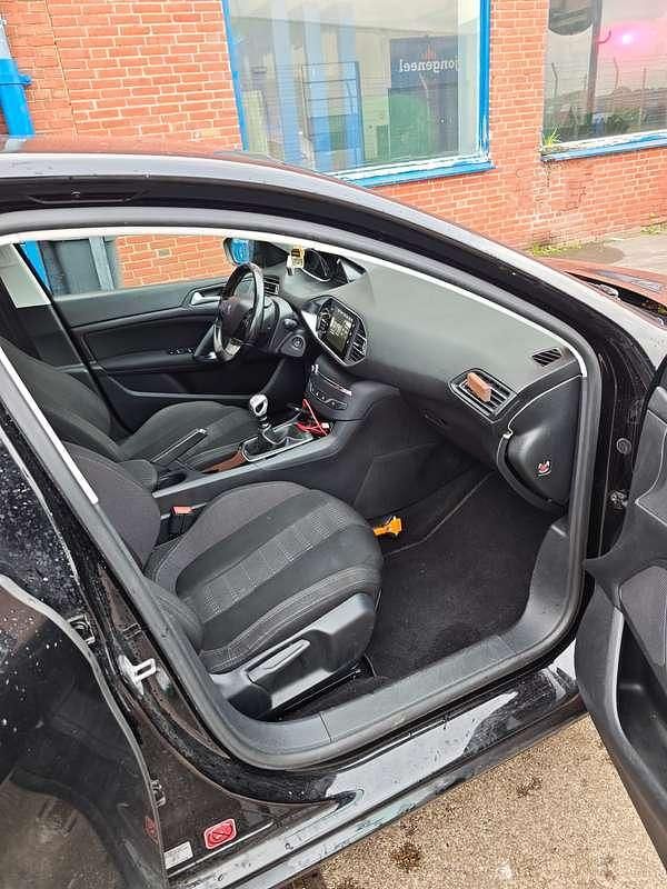 Zwart Gebruikt 2015 Peugeot 308 Stationwagen | € 4.700 (Super prijs) - Afbeelding 1/4