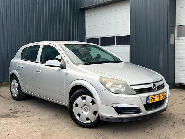 Grijs Occasion 2004 Opel Astra Enjoy Hatchback | € 750 (Super prijs) - Afbeelding 1/4