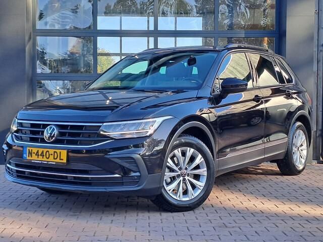 Zwart Gebruikt 2021 VW Tiguan Business SUV | € 29.950 (Goede deal) - Afbeelding 1/4