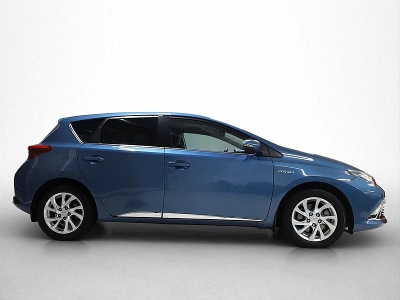 Occasion Toyota Auris Hybrid Executive 136 PK (100 kW) 2017 Blauw (metallic) Hatchback