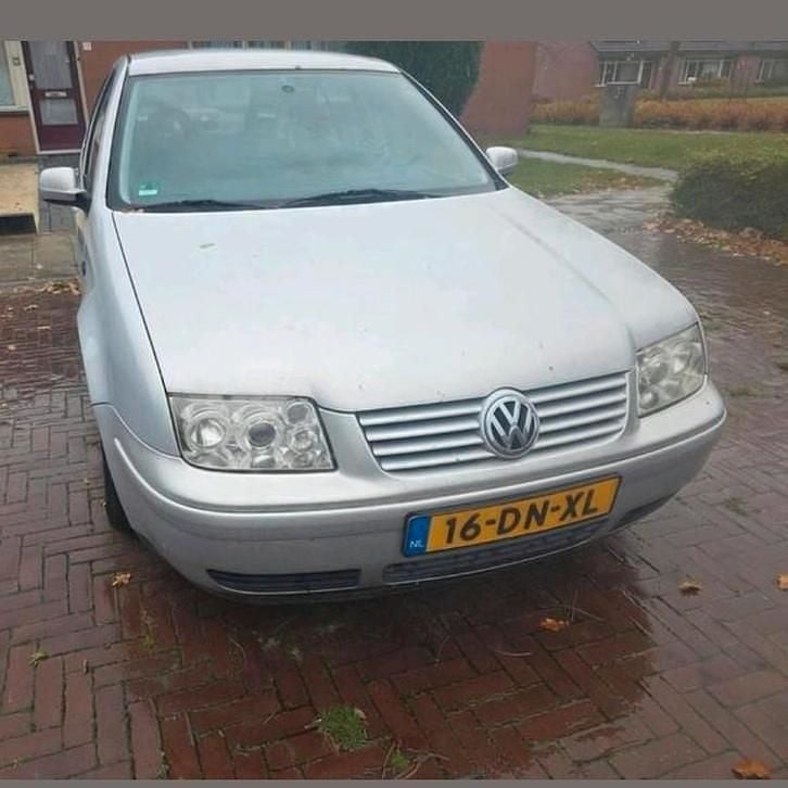 Occasion VW Bora Trendline 116 PK (85 kW) 1999 Zilver Hatchback