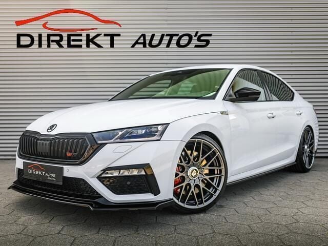 Wit, metallic lak Gebruikt 2022 Skoda Octavia RS Sedan | € 38.950 - Afbeelding 1/4