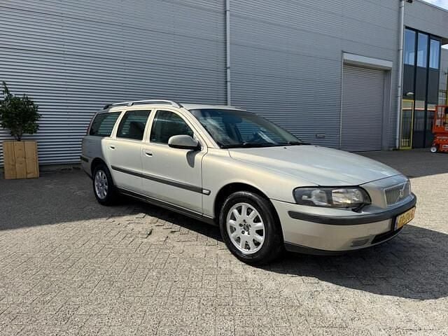 Grijs Gebruikt 2001 Volvo V70 Comfort Stationwagen | € 2.400 (Eerlijke prijs) - Afbeelding 1/4