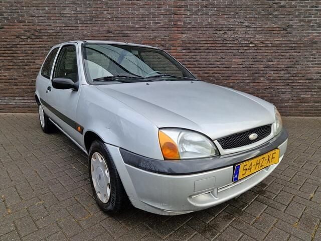 Grijs Gebruikt 2002 Ford Fiesta Hatchback | € 1.095 (Eerlijke prijs) - Afbeelding 1/4