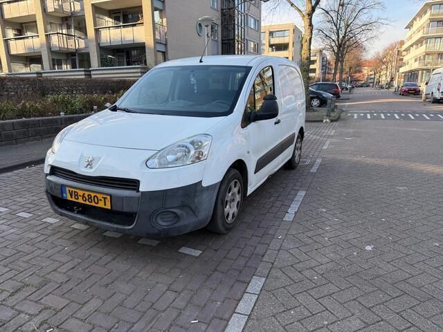 Wit Gebruikt 2013 Peugeot Partner MPV | € 2.696 (Goede deal) - Afbeelding 1/4