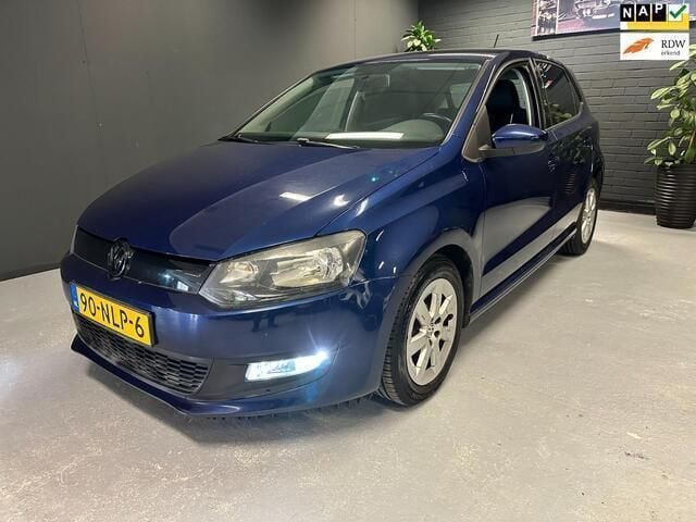 Blauw Gebruikt 2010 VW Polo Hatchback | € 3.999 (Eerlijke prijs) - Afbeelding 1/4