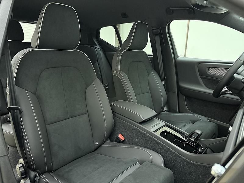 Occasion Volvo EX40 Plus 185 kW (252 PK) 2024 Blauw (metallic) SUV