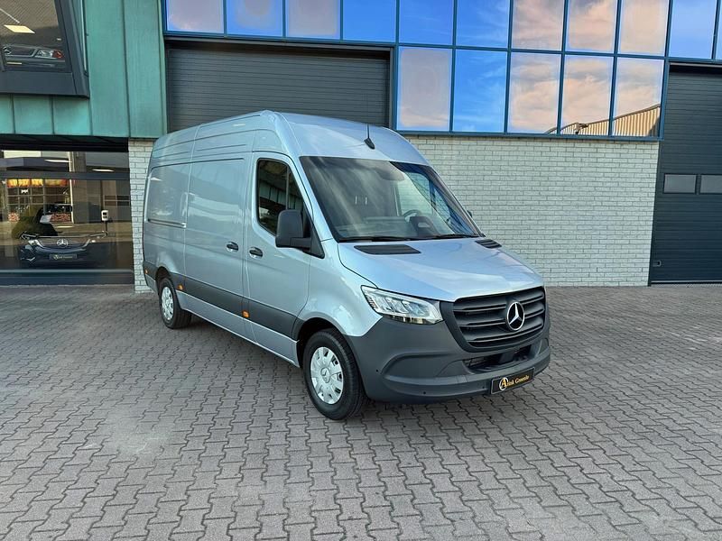 Zilver Gebruikt 2024 Mercedes Sprinter Van | € 54.950 - Afbeelding 1/4