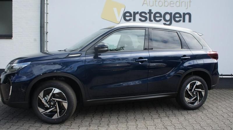 Blauw Nieuw 2025 Suzuki Vitara Style SUV | € 34.000 (Iets duurder) - Afbeelding 1/4