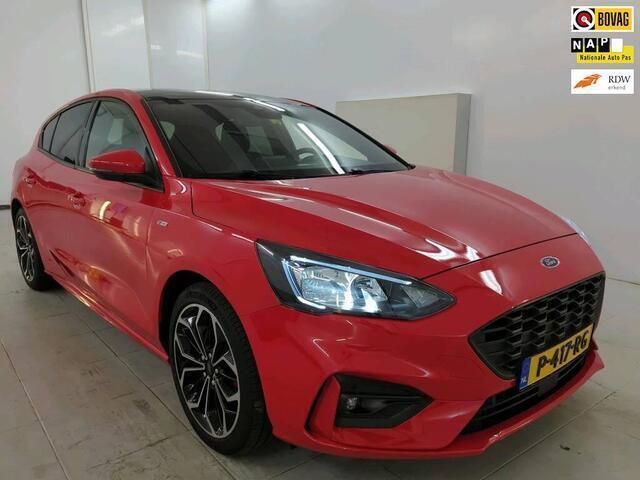 Rood Gebruikt 2022 Ford Focus Business Edition Hatchback | € 20.999 (Eerlijke prijs) - Afbeelding 1/4