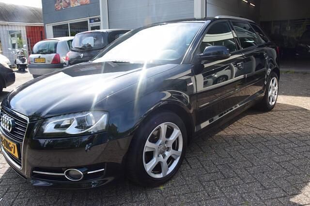 Zwart Gebruikt 2012 Audi A3 Sportback Ambition Hatchback | € 5.299 (Eerlijke prijs) - Afbeelding 1/4