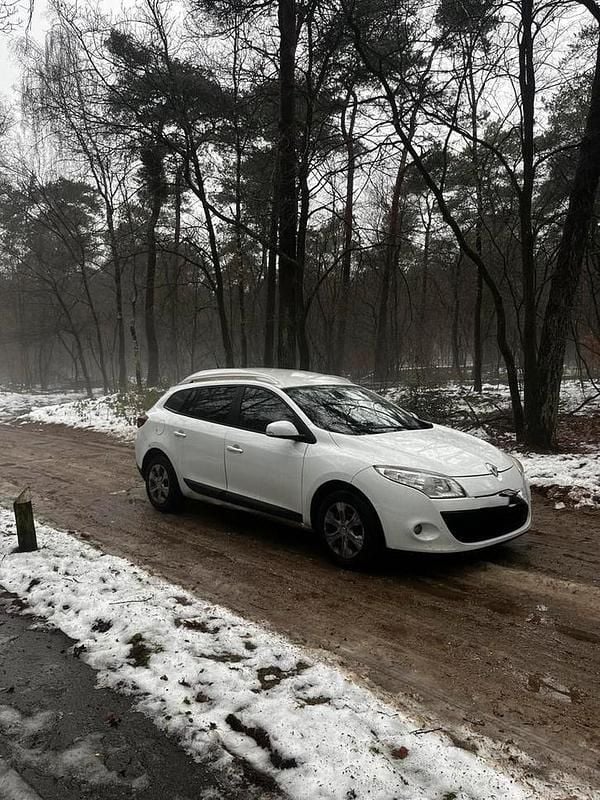 Gebruikt 2011 Renault Mégane III Stationwagen | € 1.150 - Afbeelding 1/4