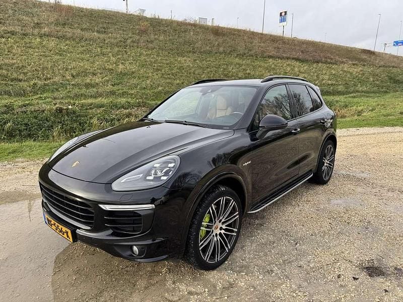Zwart Occasion 2016 Porsche Cayenne Platinum Edition SUV | € 26.250 (Goede deal) - Afbeelding 1/4