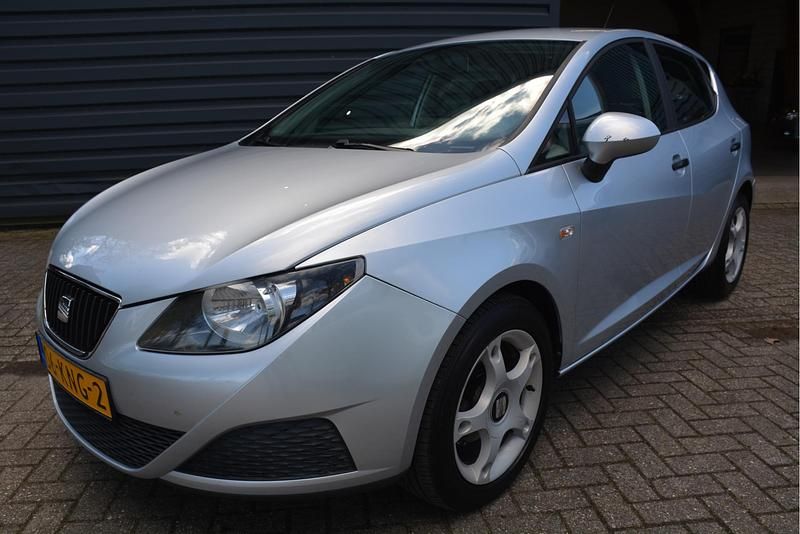 Grijs Gebruikt 2010 Seat Ibiza Hatchback | € 4.950 (Eerlijke prijs) - Afbeelding 1/4