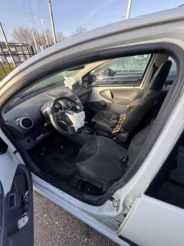 Wit Occasion 2012 Toyota Aygo Comfort Hatchback | € 1.250 (Super prijs) - Afbeelding 1/4