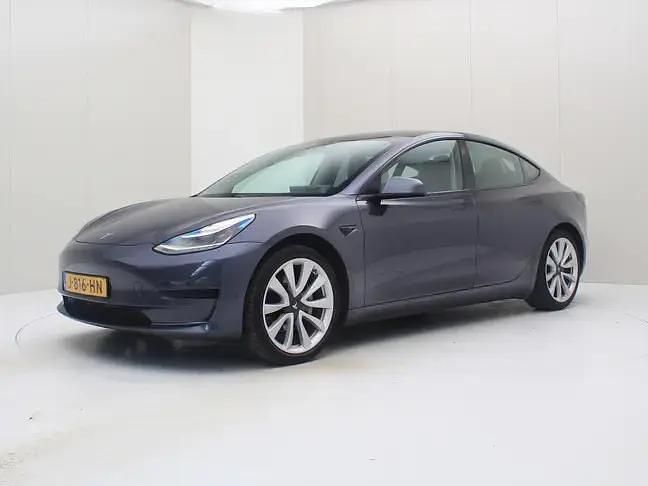 Grijs Gebruikt 2020 Tesla Model 3 Standard Range Sedan | € 14.999 (Goede deal) - Afbeelding 1/4