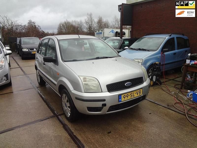 Occasion Ford Fusion 80 PK (58 kW) 2006 Grijs Hatchback