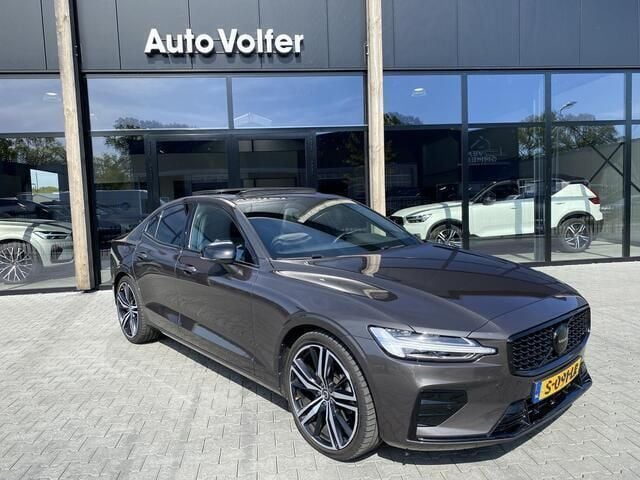 Grijs Gebruikt 2023 Volvo S60 Plus Sedan | € 35.890 (Eerlijke prijs) - Afbeelding 1/4