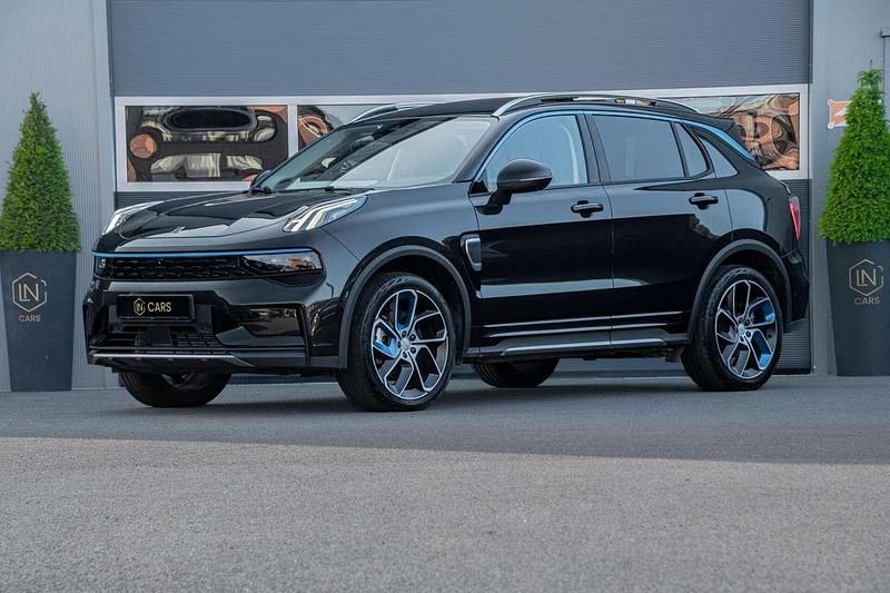 Zwart, metallic lak Gebruikt 2023 Lynk & Co 01 SUV | € 29.950 (Iets duurder) - Afbeelding 1/4