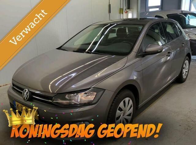Grijs Gebruikt 2021 VW Polo Comfortline Hatchback | € 14.500 (Goede deal) - Afbeelding 1/4
