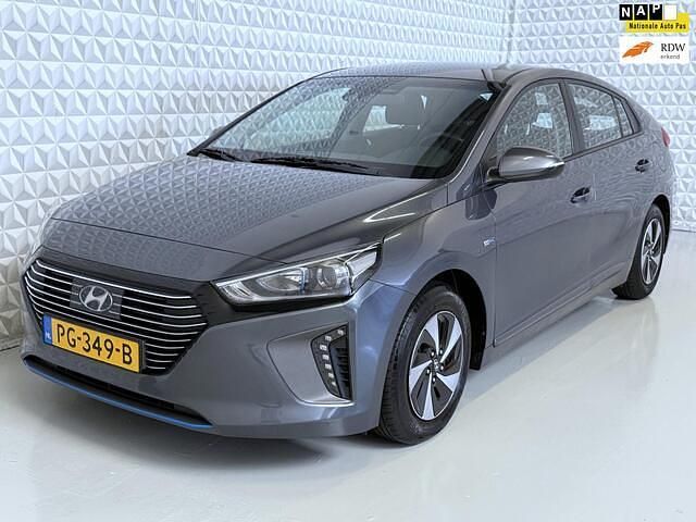 Grijs Gebruikt 2017 Hyundai Ioniq Hatchback | € 5.999 (Super prijs) - Afbeelding 1/4