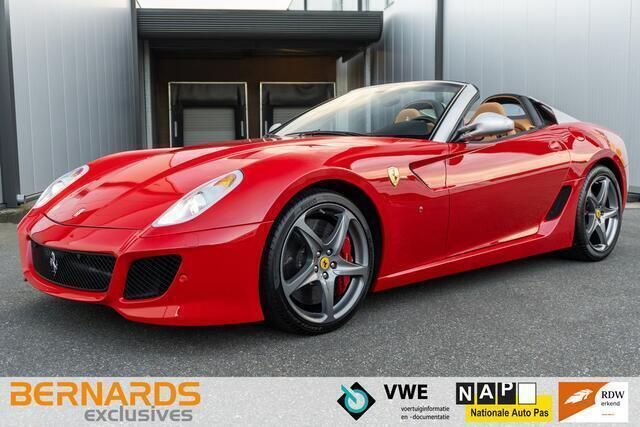 Grijs, metallic lak Gebruikt 2011 Ferrari 599 Cabriolet | € 1.899.950 - Afbeelding 1/4