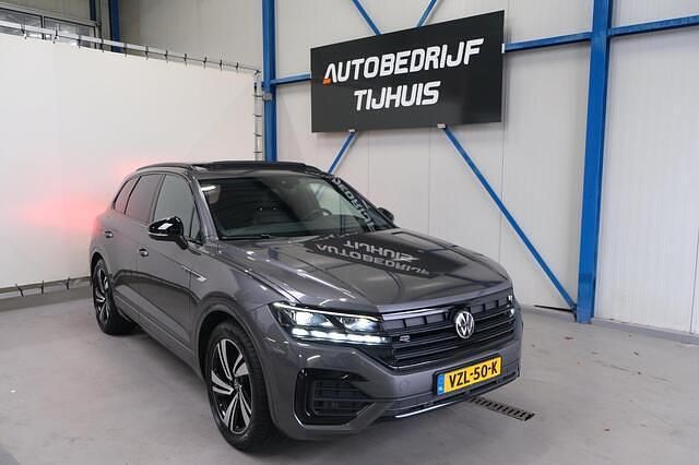 Grijs Gebruikt 2022 VW Touareg R-line SUV | € 49.950 - Afbeelding 1/4