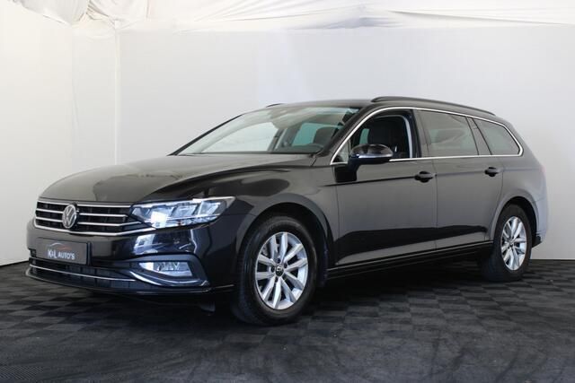 Zwart, metallic lak Gebruikt 2023 VW Passat Business Stationwagen | € 25.999 (Goede deal) - Afbeelding 1/4