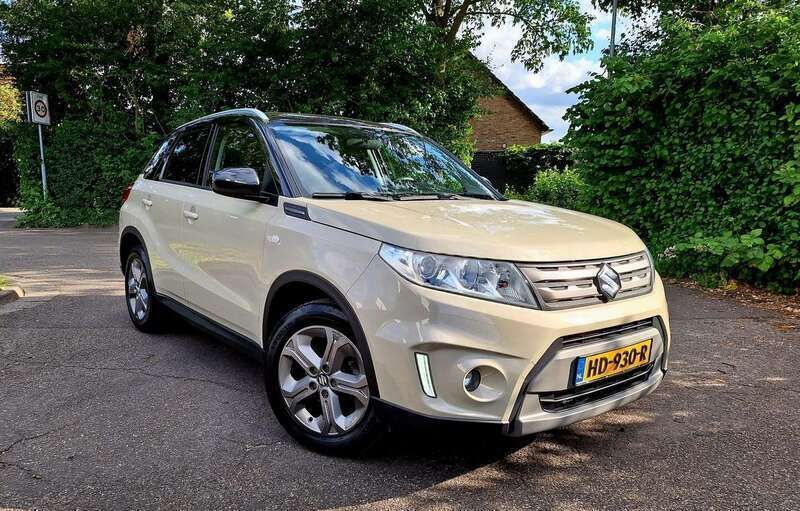 Beige Gebruikt 2015 Suzuki Vitara Exclusive SUV | € 14.495 (Eerlijke prijs) - Afbeelding 1/4