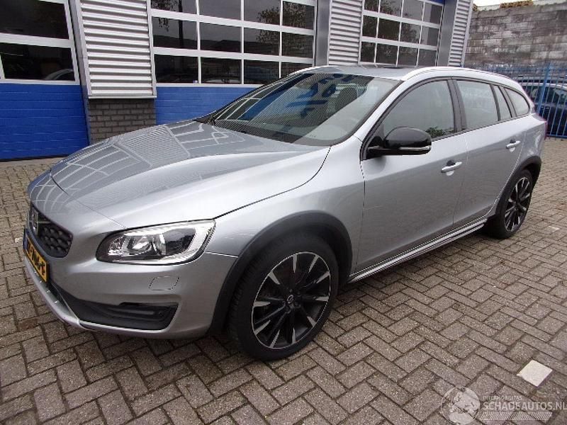 Occasion 2017 Volvo V60 CC Stationwagen | € 9.950 - Afbeelding 1/4