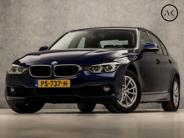 Blauw Gebruikt 2017 BMW 318 Executive Sedan | € 16.745 (Eerlijke prijs) - Afbeelding 1/4