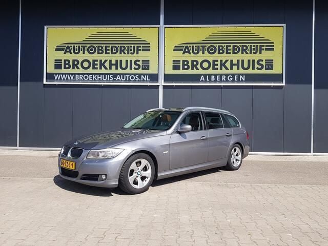 Grijs Gebruikt 2012 BMW 320 Efficient Dynamics Stationwagen | € 3.700 (Super prijs) - Afbeelding 1/4