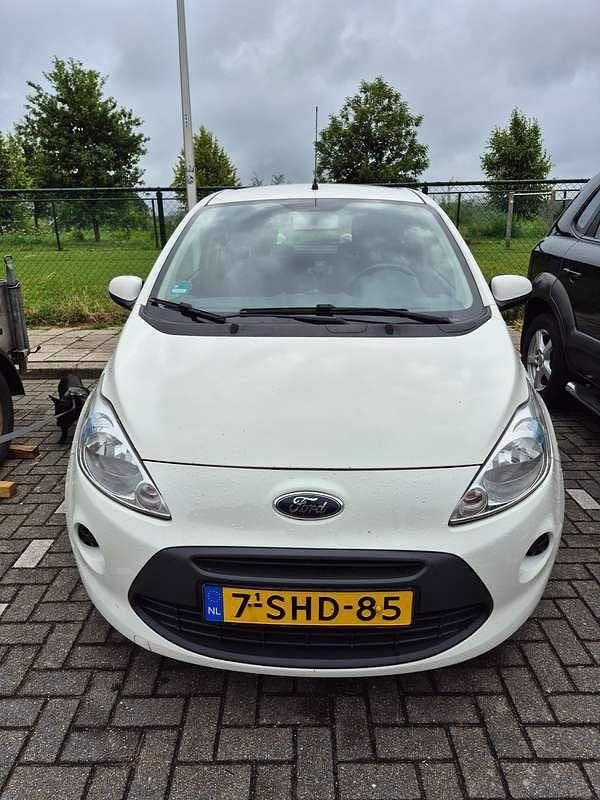 Wit Gebruikt 2013 Ford Ka S Hatchback | € 4.850 (Eerlijke prijs) - Afbeelding 1/4