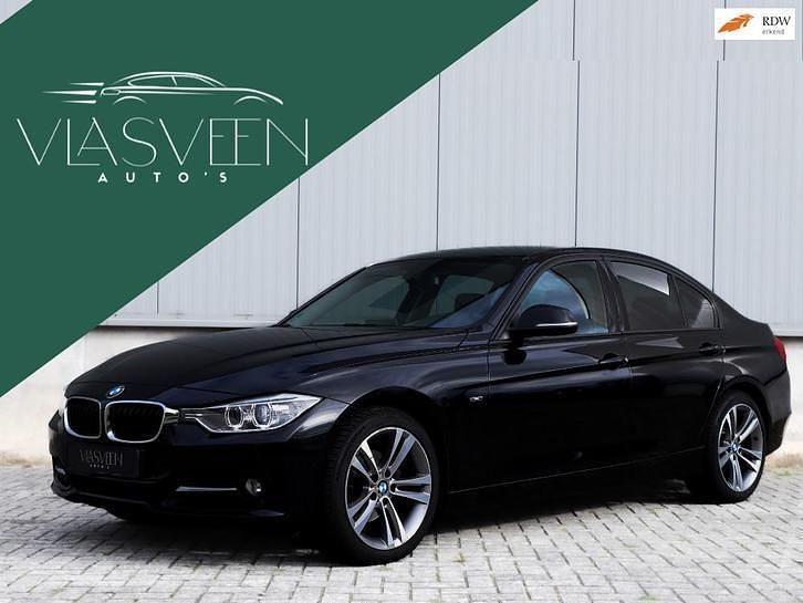 Zwart Occasion 2013 BMW 320 Executive Sedan | € 14.500 (Eerlijke prijs) - Afbeelding 1/4
