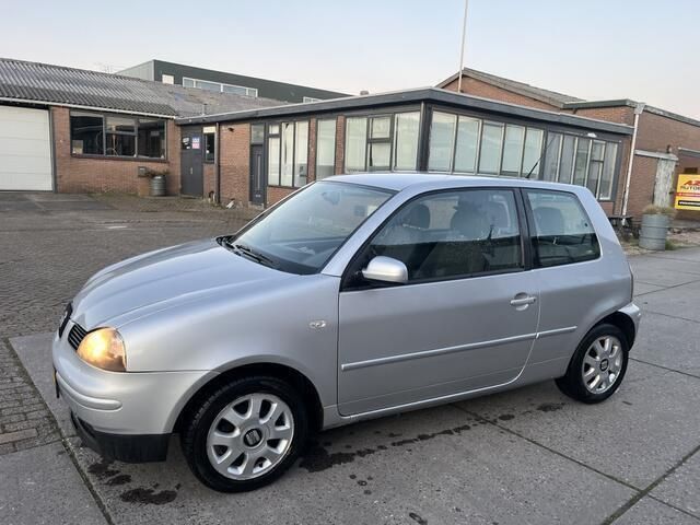 Grijs Gebruikt 2002 Seat Arosa Stella Hatchback | € 1.799 (Eerlijke prijs) - Afbeelding 1/4
