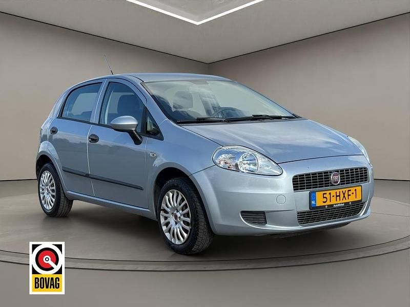 Grijs Gebruikt 2009 Fiat Grande Punto Active Hatchback | € 4.190 - Afbeelding 1/4