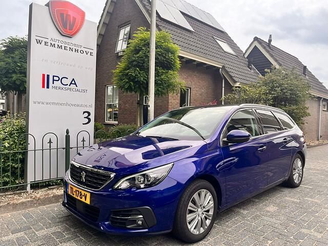Blauw Gebruikt 2018 Peugeot 308 Premium Stationwagen | € 14.950 (Iets duurder) - Afbeelding 1/4