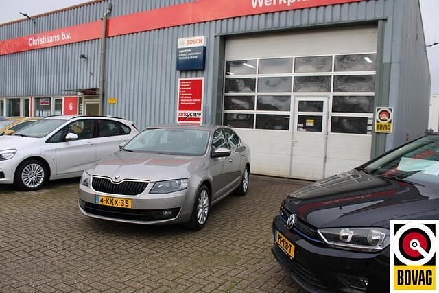 Beige Gebruikt 2013 Skoda Octavia Business Line Hatchback | € 7.950 (Iets duurder) - Afbeelding 1/4