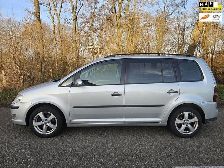 Grijs Occasion 2007 VW Touran MPV | € 3.450 (Eerlijke prijs) - Afbeelding 1/4