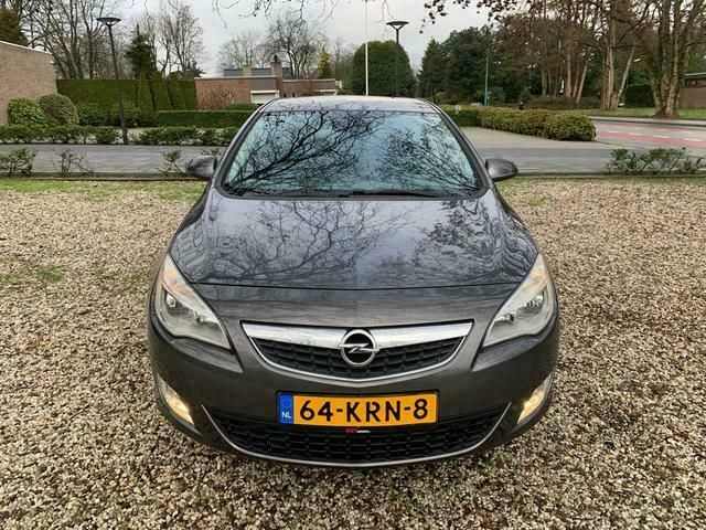 Grijs Gebruikt 2010 Opel Astra Cosmo Hatchback | € 5.750 (Duur) - Afbeelding 1/4